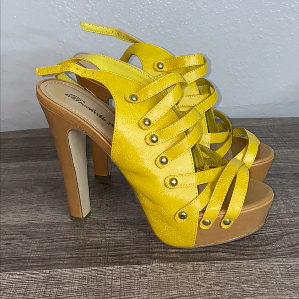 Mustard chunky heel